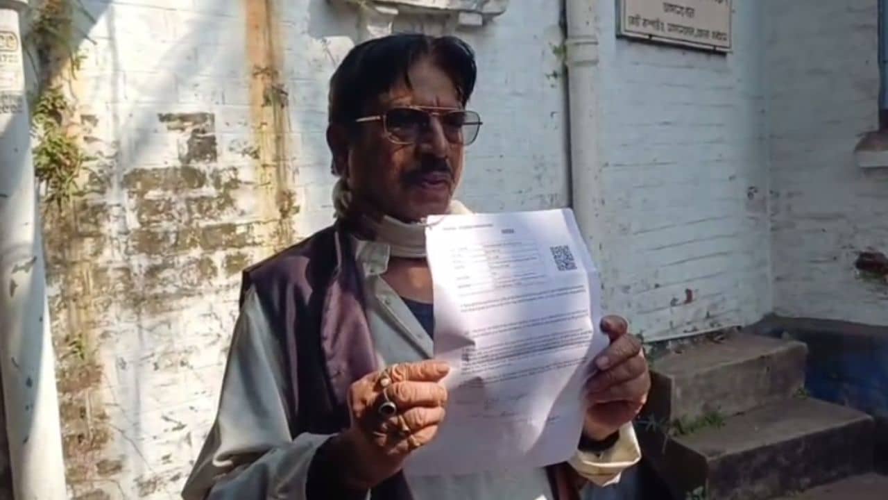 BJP leader Asansol: শুনানির লাইনে দাঁড়ালেন বিজেপি নেতা, বললেন, এটা খুব দুঃখজনক