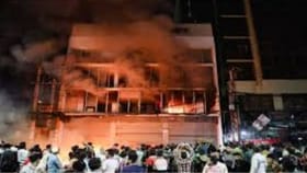 দাউদাউ করে জ্বলছে আওয়ামী লিগের অফিস! বাংলাদেশের অবস্থা দেখুন