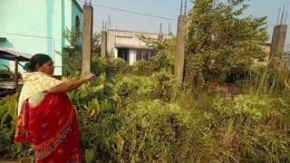 Bangla Awas yojana: আবাসের টাকা হাতিয়ে চম্পট ঠিকাদার, পুরসভা চাইছে বাড়ি, ফাঁপরে উপভোক্তা