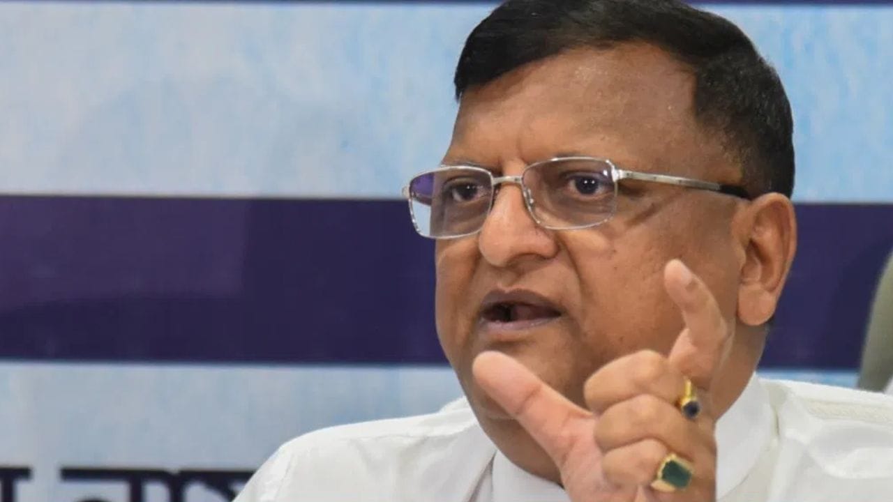 Election Commission: এবার থেকে BLO-দের বিরুদ্ধে নিজেই ব্যবস্থা নিতে পারবেন CEO, স্বাধীনতা দিল জাতীয় নির্বাচন কমিশন