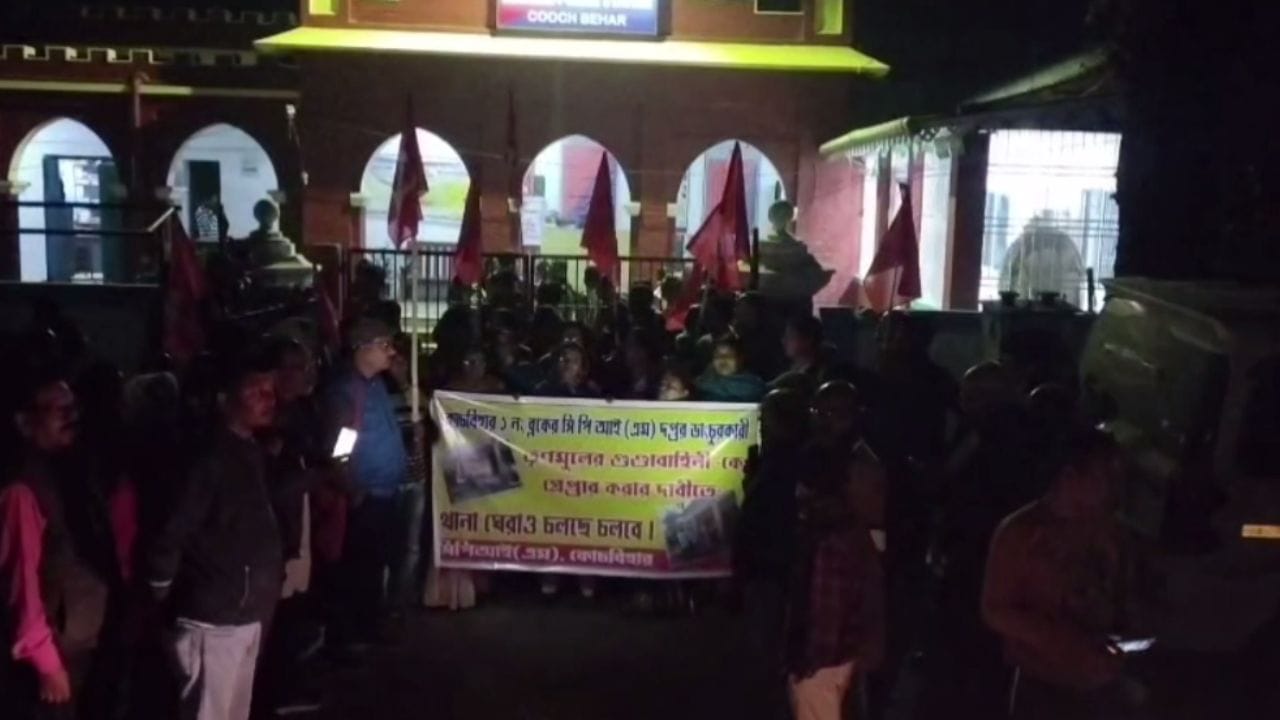 CPM: বাদ পড়ল না টেবিল-চেয়ার কিছুই, ছেড়া হল পোস্টার, ভাঙচুর করা হল CPM পার্টি অফিস