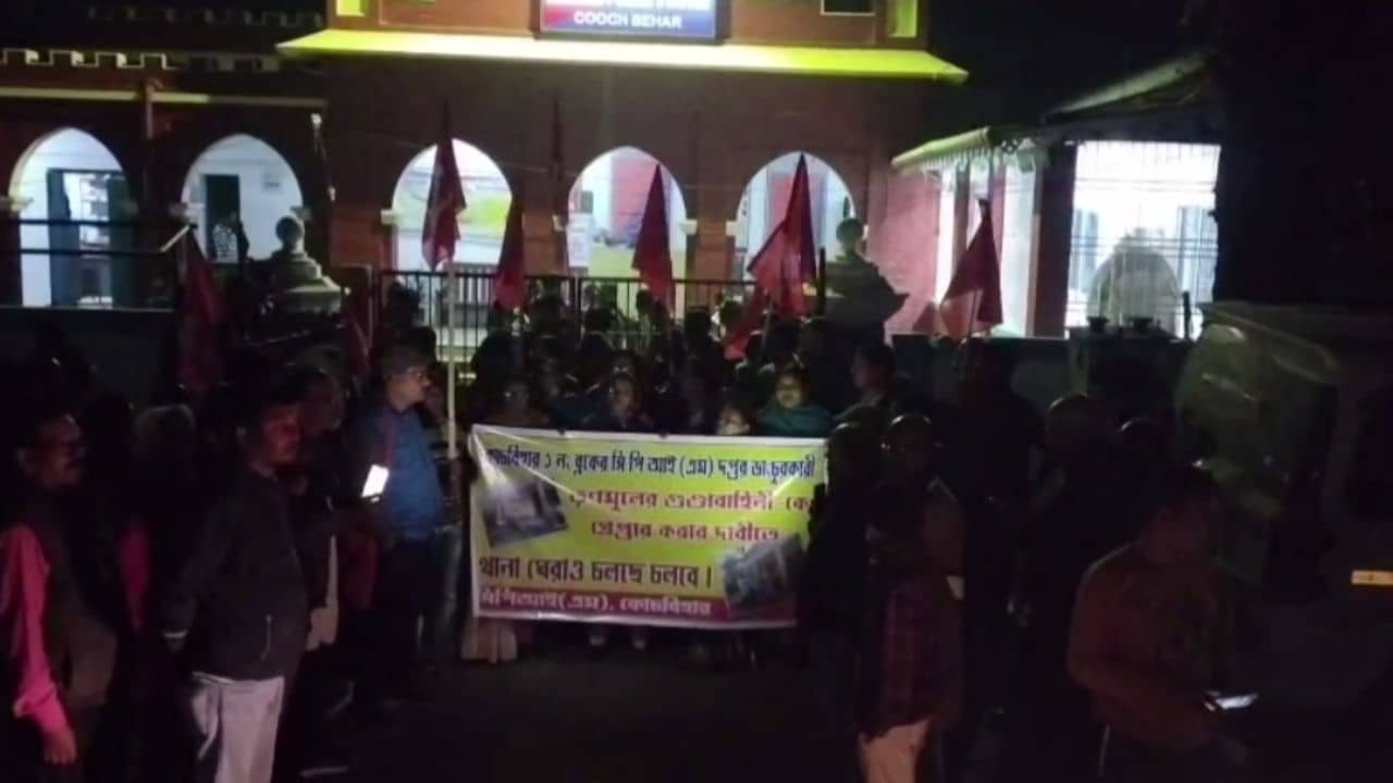 CPM: বাদ পড়ল না টেবিল-চেয়ার কিছুই, ছেড়া হল পোস্টার, ভাঙচুর করা হল CPM পার্টি অফিস