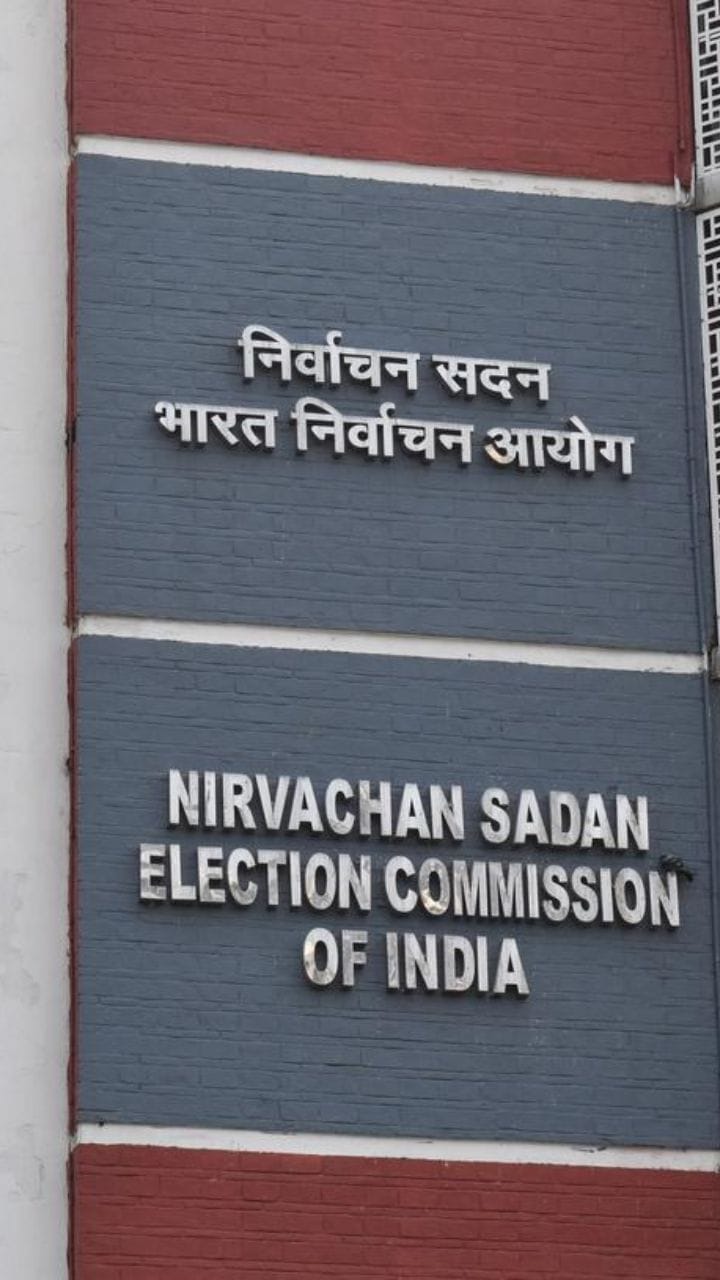 SIR-এর কাজ দেখতে কমিশনের ‘চর’ রাজ্যে!