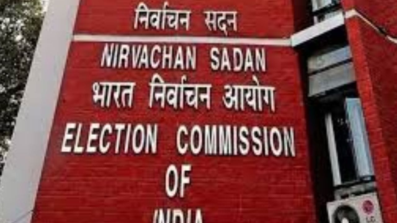 SIR-Enumeration Form: ঠাকুর্দা-নাতির বয়সের ব্যবধান ৪০ বছরের কম! SIR-এ আজব কাণ্ড