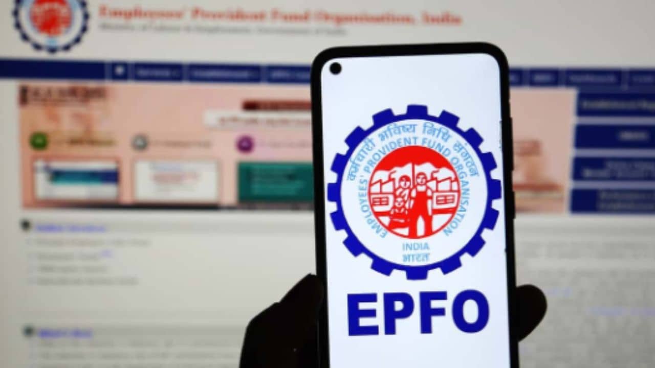 EPFO Update: বছর শেষের আগে PF নিয়ে বড় আপডেট, এই কাজ না করলে আটকে যাবে পুরো টাকা