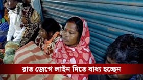 শীতের রাতে কম্বল মুড়ি দিয়ে আদালতের বাইরে কেন বসে আছেন ওরা