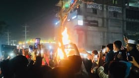 বাংলাদেশে পিটিয়ে, পুড়িয়ে মারল হিন্দু যুবককে, সেলফি তুলল নির্লজ্জ জনতা