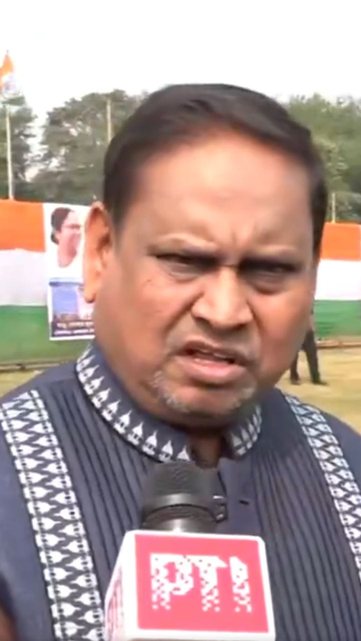 সাসপেন্ডের খবর পেতেই মমতার সভা থেকে বেরিয়ে গেলেন হুমায়ুন, কী বললেন?