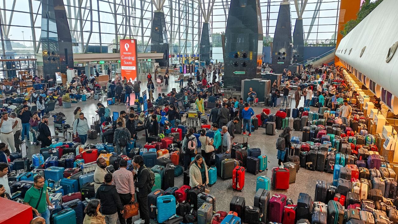 IndiGo: ইন্ডিগোর জবাবে অসন্তুষ্ট DGCA, শাস্তির মুখে পড়বেন ইন্ডিগোর CEO? IndiGo: ইন্ডিগোর জবাবে অসন্তুষ্ট DGCA, শাস্তির মুখে পড়বেন ইন্ডিগোর CEO?