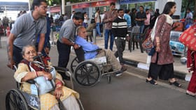 সুযোগ বুঝে দাঁও! ৪০ হাজারি টিকিট কেন বন্ধ করল না কেন্দ্র?