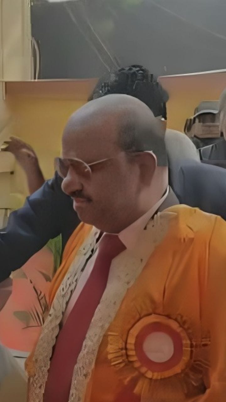 যাদবপুরে সমাবর্তন, বিক্ষোভের মুখে রাজ্যপাল