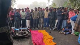 ৭০ কিলোমিটার পথ বাইকে পারি দেওয়াই কাল? পরীক্ষার্থীকে পিষে দিল ১০ ট্রাক