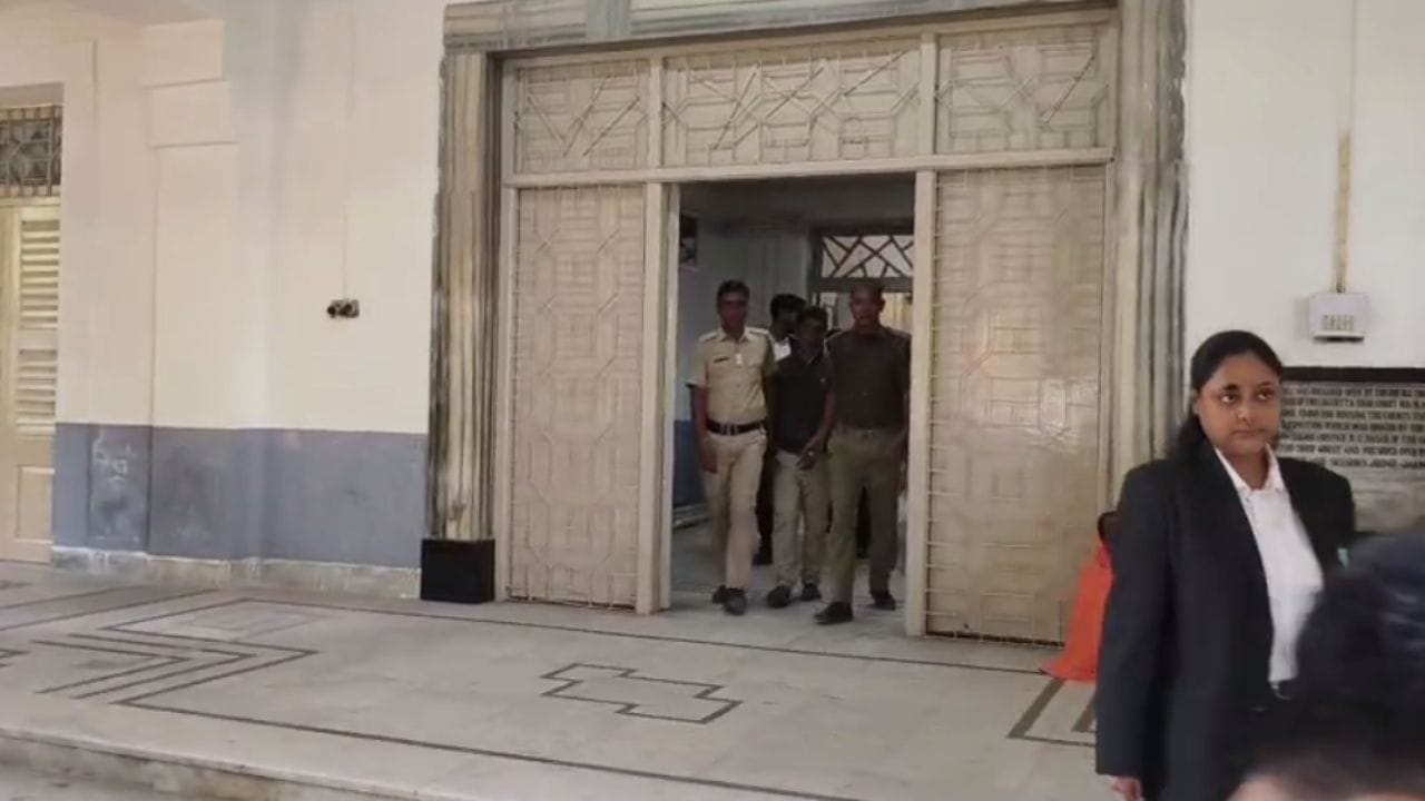 Jalpaiguri: নাবালিকাকে ধর্ষণ করে তারপর গর্ভবতী করে দিয়েছিল, প্রৌঢ়কে কড়া শাস্তি দিল কোর্ট