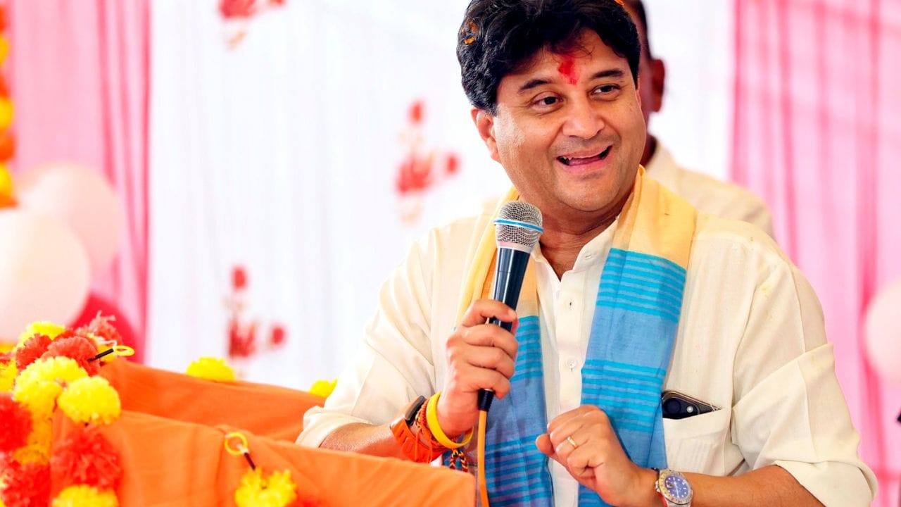 Sanchar Saathi App: 'মন চাইলে রাখুন, না চাইলে...', সরকারি অ্যাপের 'ভয়' দূর করলেন মন্ত্রী