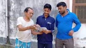 ৬৩ বছরের বয়সী বাবার দুই ছেলের বয়স ৫৯ আর ৫৮! জানাজানি হতেই মাথায় হাত