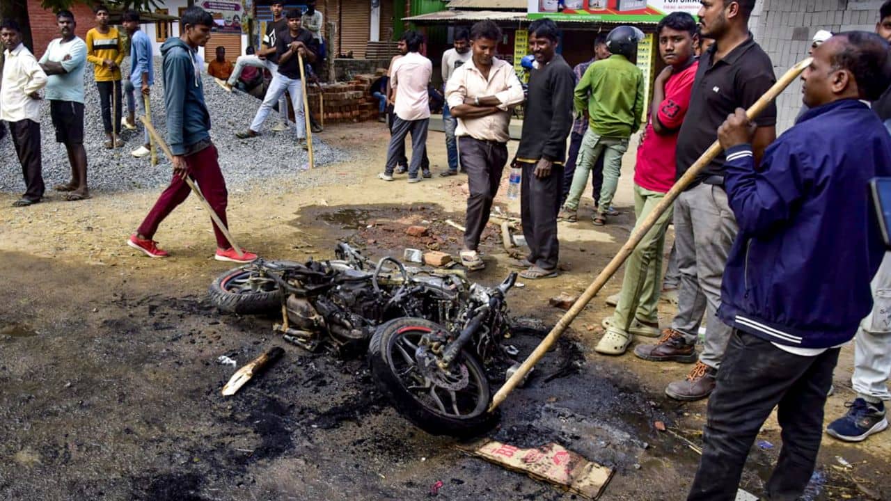 Violence in Assam, Karbi Anglong: বন্ধ ইন্টারনেট, অসমের হিংসায় প্রাণ গেল এক বাঙালিরও
