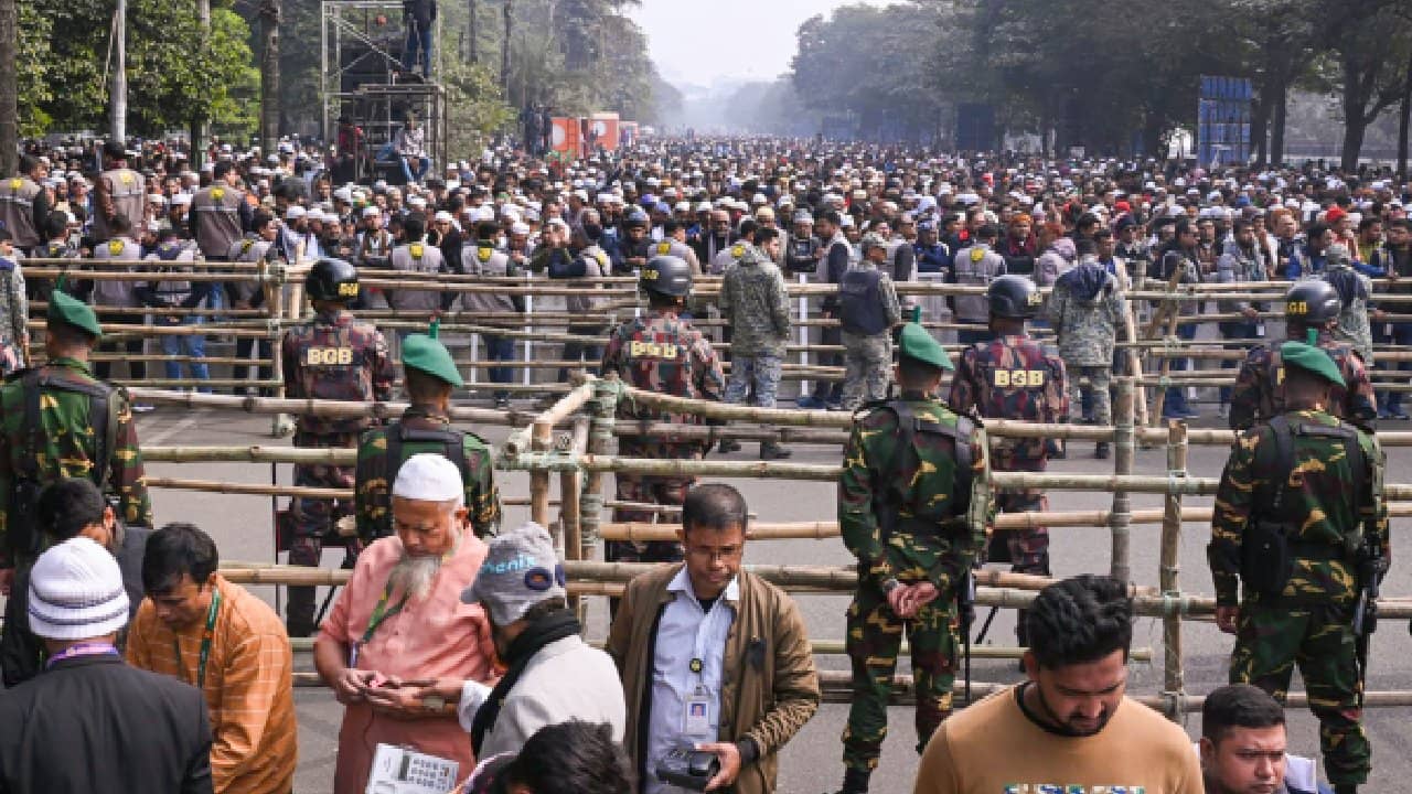 Khaleda Zia: জিয়াউরের পাশেই সমাধিস্থ খালেদা জিয়া, শেষ দেখা দেখতে রাস্তায় জনতার ঢল
