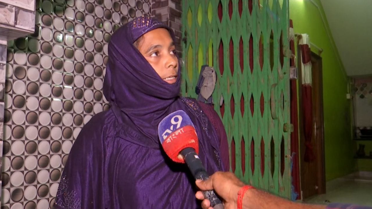 Sandeshkhali: নার্ভের রোগ আছে আলিমের, দুর্ঘটনার সময় কোথায় ছিলেন? কী বললেন স্ত্রী? Sandeshkhali: নার্ভের রোগ আছে আলিমের, দুর্ঘটনার সময় কোথায় ছিলেন? কী বললেন স্ত্রী?