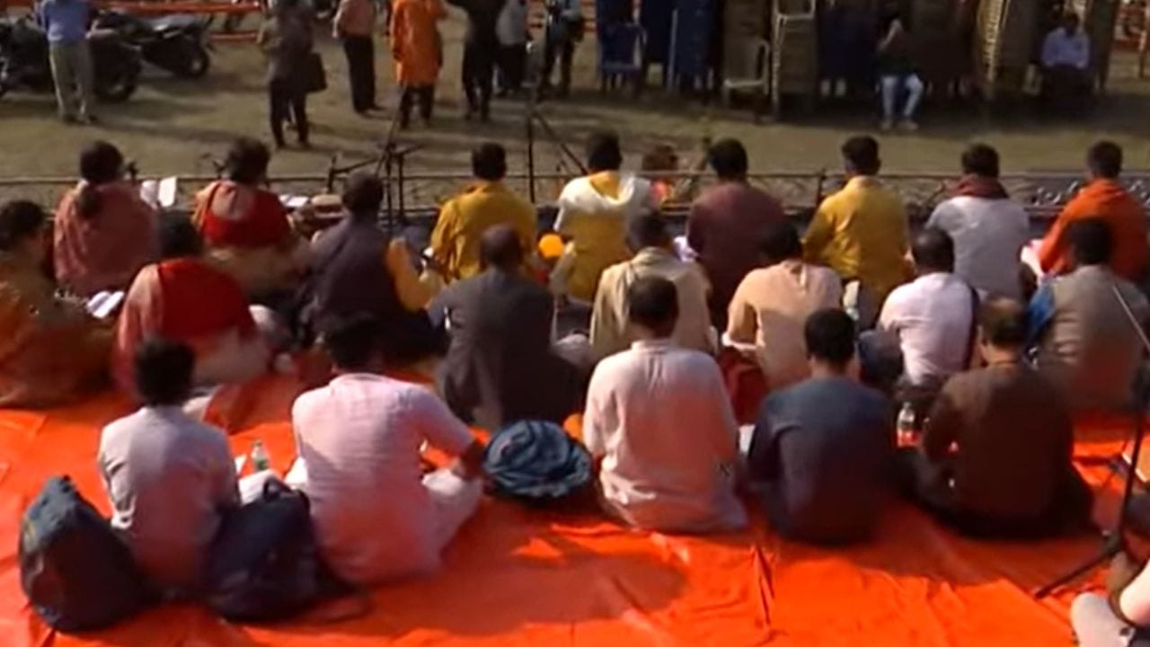 বাংলায় নজিরবিহীন ছবি, ব্রিগেডে কী হচ্ছে দেখুন