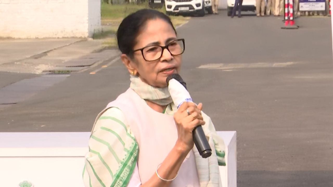 Mamata Banerjee on Geetapath: 'বাবা-মা আমাকে এই শিক্ষা দেয়নি', গীতাপাঠে কেন গেলেন না? স্পষ্ট উত্তর দিলেন মমতা Mamata Banerjee on Geetapath: 'বাবা-মা আমাকে এই শিক্ষা দেয়নি', গীতাপাঠে কেন গেলেন না? স্পষ্ট উত্তর দিলেন মমতা