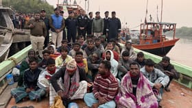 সন্দেহজনকভাবে ঘোরাঘুরি করতে দেখেই... আটক ৩৫ বাংলাদেশি