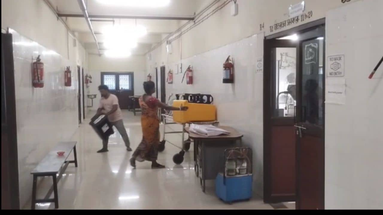 Jalpaiguri: বন্ধ মর্গ, পোস্টমর্টেম করতে পেরতে হয় ২৫০ কিমি পথ