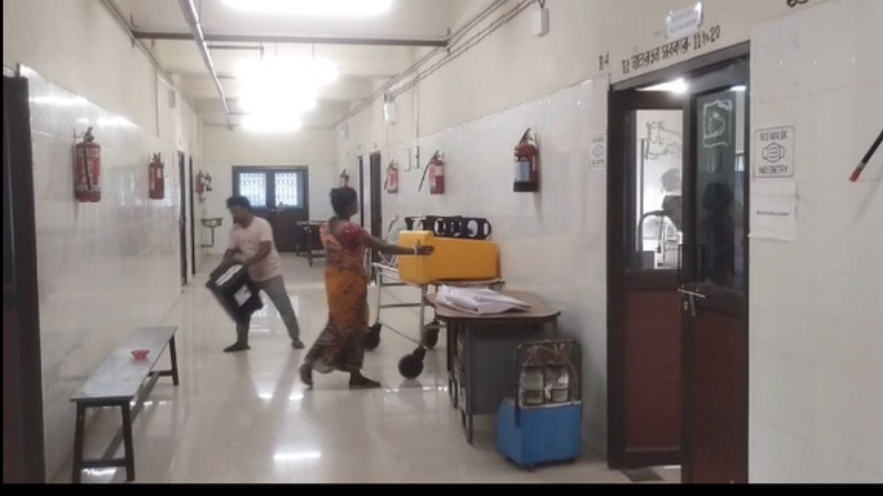 Jalpaiguri: বন্ধ মর্গ, পোস্টমর্টেম করতে পেরতে হয় ২৫০ কিমি পথ