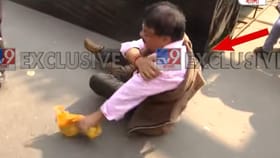 কীভাবে মেসির ভক্তের গায়ের উপর ভেঙে পড়ল তোরণ, দেখুন