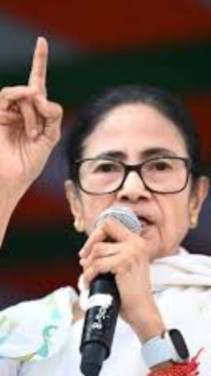 রাত ৯টার পর ফোন আসছে, কে ধমকাচ্ছেন?