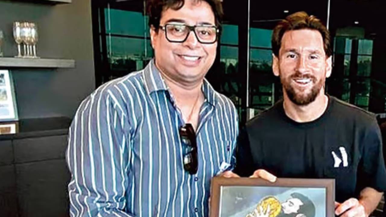 Messi Tour in Kolkata: মেসিকে কলকাতায় এনে 'হিরো' নয়, হলেন 'খলনায়ক', গ্রেফতার উদ্যোক্তা শতদ্রু Messi Tour in Kolkata: মেসিকে কলকাতায় এনে 'হিরো' নয়, হলেন 'খলনায়ক', গ্রেফতার উদ্যোক্তা শতদ্রু