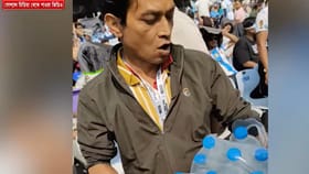 যুবভারতীতে ২০ টাকার জল বিক্রি হল ২০০ টাকায়, এই ভদ্রলোককে চেনেন?