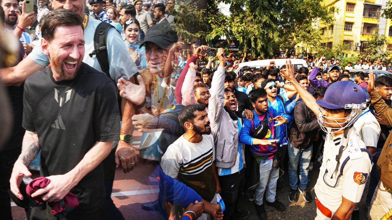 Messi in Kolkata: কলকাতায় বিশৃঙ্খলা, পণ্ড হয়ে গেল মেসির ভারত-সফর? Messi in Kolkata: কলকাতায় বিশৃঙ্খলা, পণ্ড হয়ে গেল মেসির ভারত-সফর?