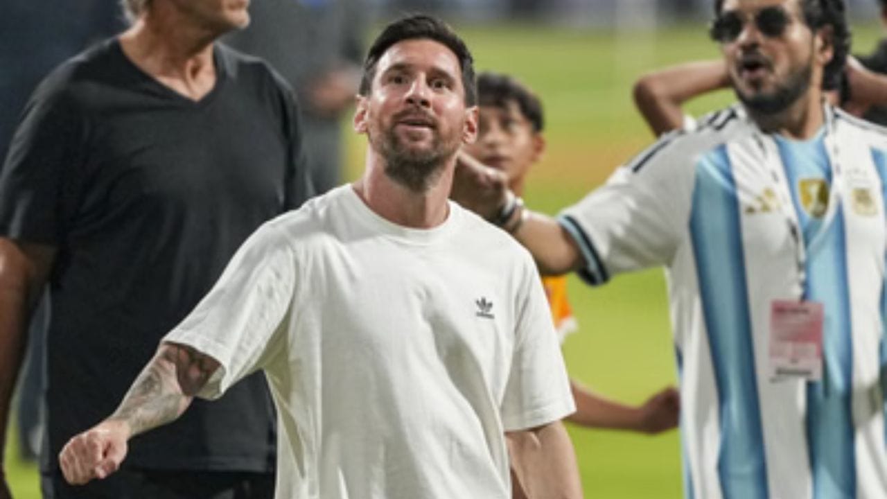 মুম্বইও দেখল মেসি ম্যাজিক, পারল না শুধু কলকাতাই! মুম্বইও দেখল মেসি ম্যাজিক, পারল না শুধু কলকাতাই!