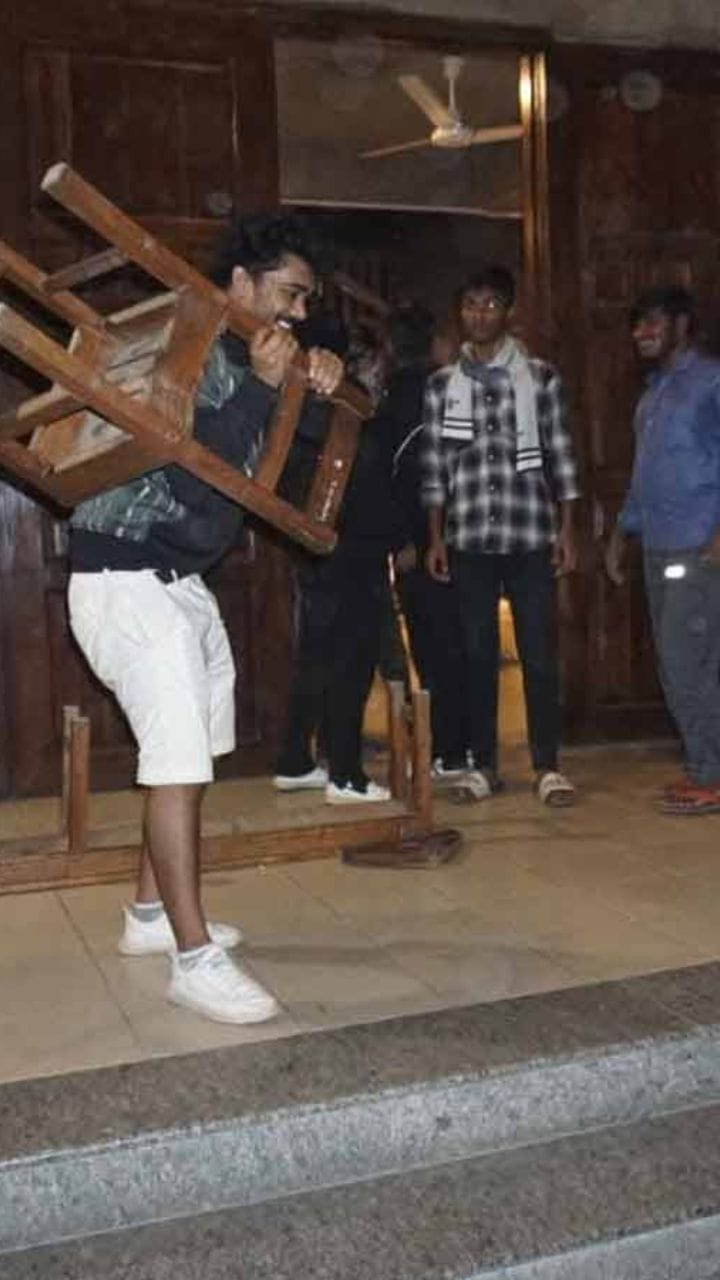 তছনছ বাংলাদেশের সাংস্কৃতিক ভবন ছায়ানট, দেখুন তাণ্ডব চালাল কট্টরপন্থীরা