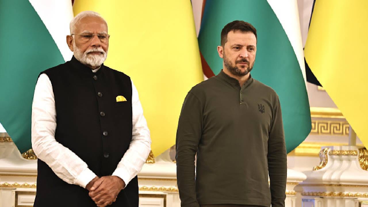 India Host Ukrainian President: পুতিনের পর ভারতে জেলেনস্কি? চলছে দিনক্ষণ বাছাই! তুঙ্গে জল্পনা India Host Ukrainian President: পুতিনের পর ভারতে জেলেনস্কি? চলছে দিনক্ষণ বাছাই! তুঙ্গে জল্পনা