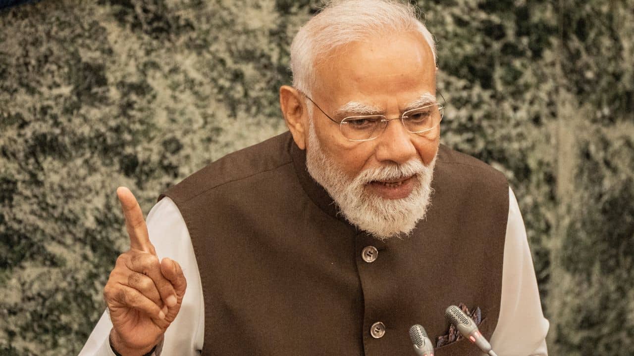 PM Modi News: ৫২ লক্ষ বাড়ি, মতুয়াদের আশ্বাস! কুয়াশার চাদরে ঢাকা পড়া বার্তা দিনশেষে তুলে ধরলেন মোদী