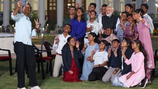 শিশুদের সঙ্গে খুনসুটি থেকে ‘পরীক্ষা পে চর্চা’, ছবিতে দেখুন মোদীর ২০২৫-র নানা মুহূর্ত