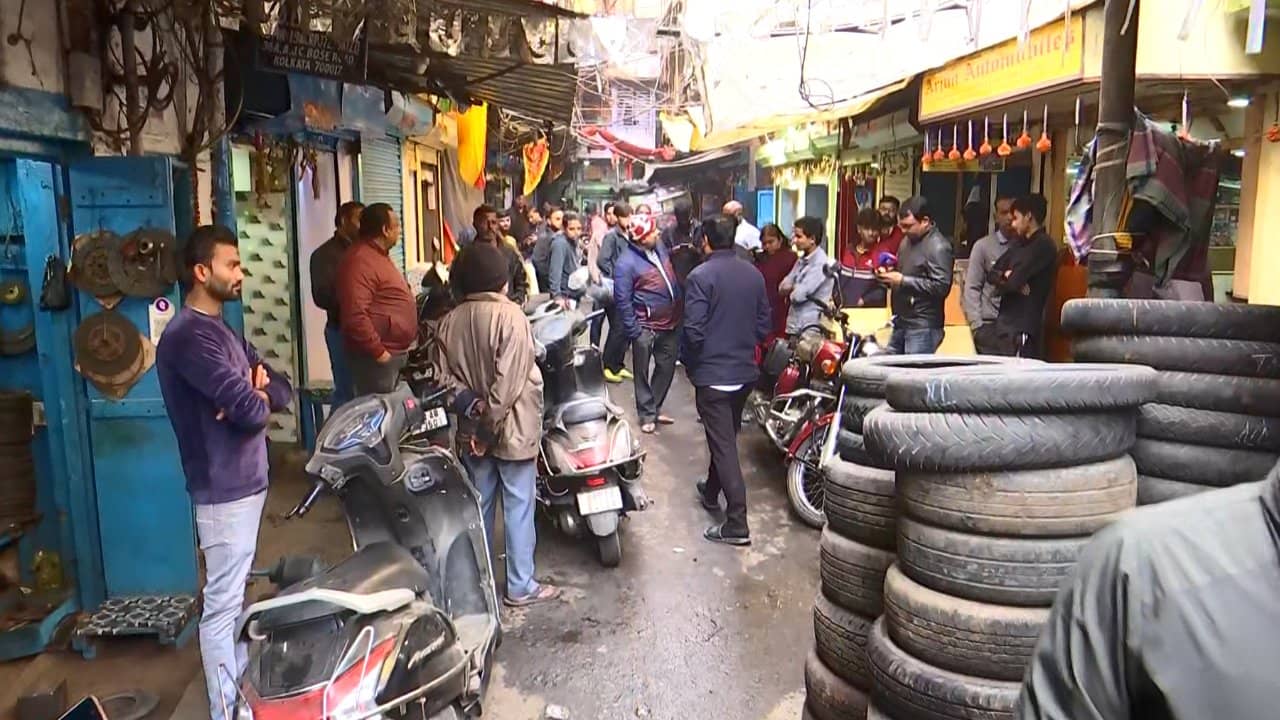 Murder in Kolkata: Murder in Kolkata: ভর সন্ধ্যায় দাদার নাম ধরে ডাক, রক্তে ভাসল রাস্তা! পুলিশ তুলে নিয়ে গেল ভাইকে