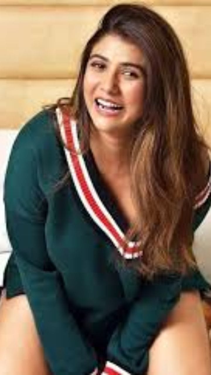 তৃণমূলে যোগদান করলেন অভিনেত্রী পার্নো মিত্র