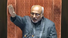 শহিদ-স্মরণে নেই কোনও পূর্ণমন্ত্রী! বিরোধী-চাপে হাঁক দিলেন রাধাকৃষ্ণন