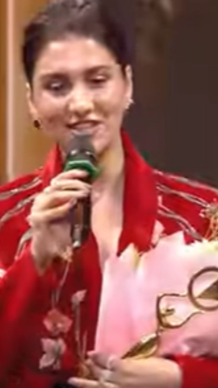 ঘরের বায়োস্কোপের মঞ্চে পুরস্কার হাতে রুক্মিণী কী বললেন?