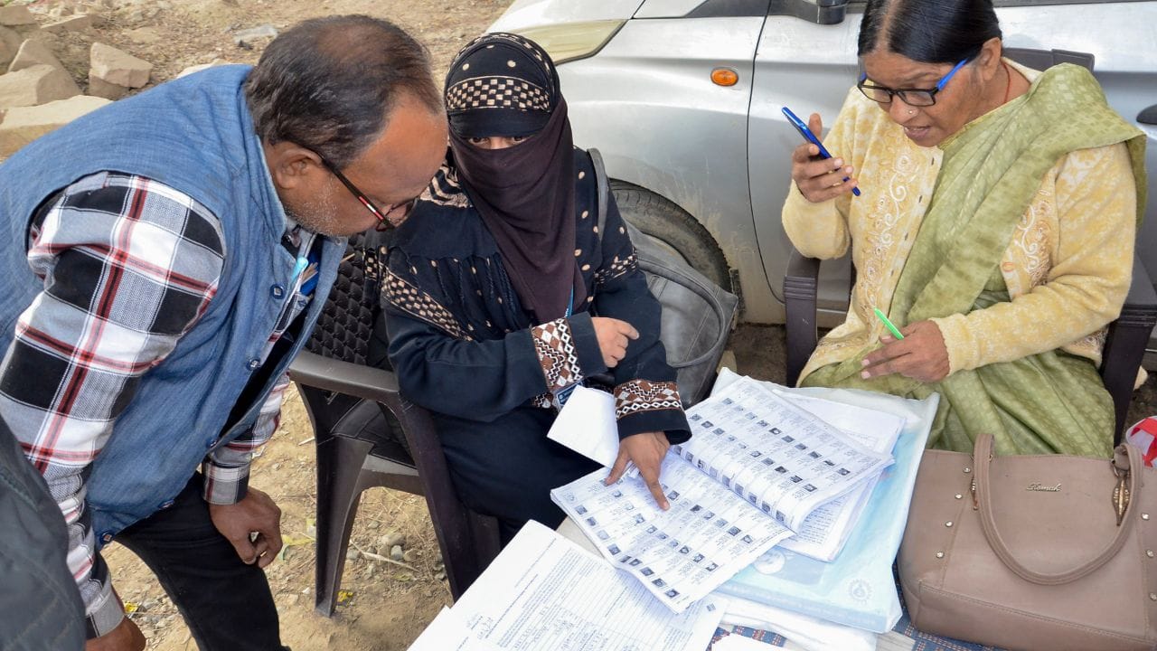 SIR in Bengal: বিশেষ পরিমার্জনের জন্য বিশেষ সফ্টওয়্যার চালু করল কমিশন