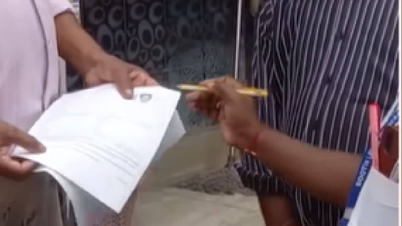 SIR: ‘লজিক্যাল ডিসক্রেপ্যান্সি’ মামলায় আইনি প্যাঁচে AERO-রাও, এবার কমিশনের কাছে চিঠি