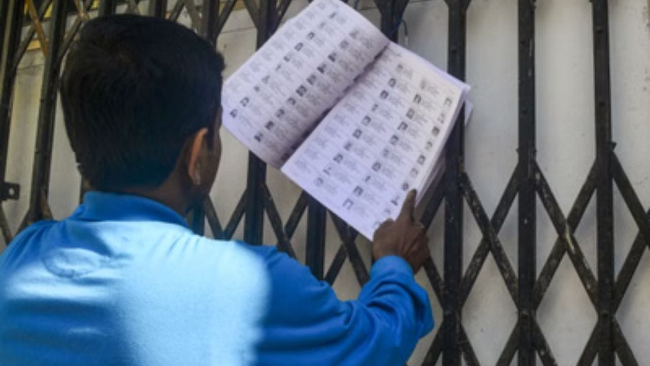 আগামিকাল থেকে শুরু SIR-র হিয়ারিং, নাম ভুল থাকলেও কি তালিকা থেকে বাদ পড়বেন?