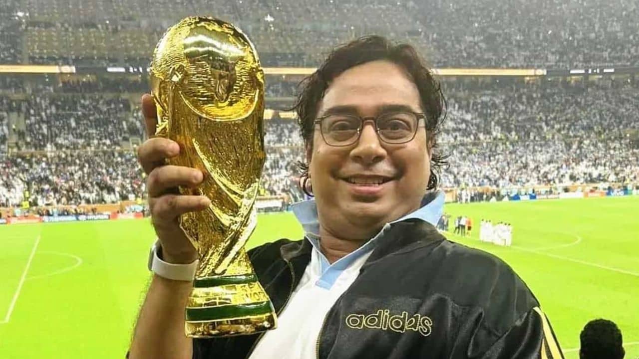 বাড়িতেই ফুটবল মাঠ, ঠিক কত টাকার মালিক শতদ্রু?