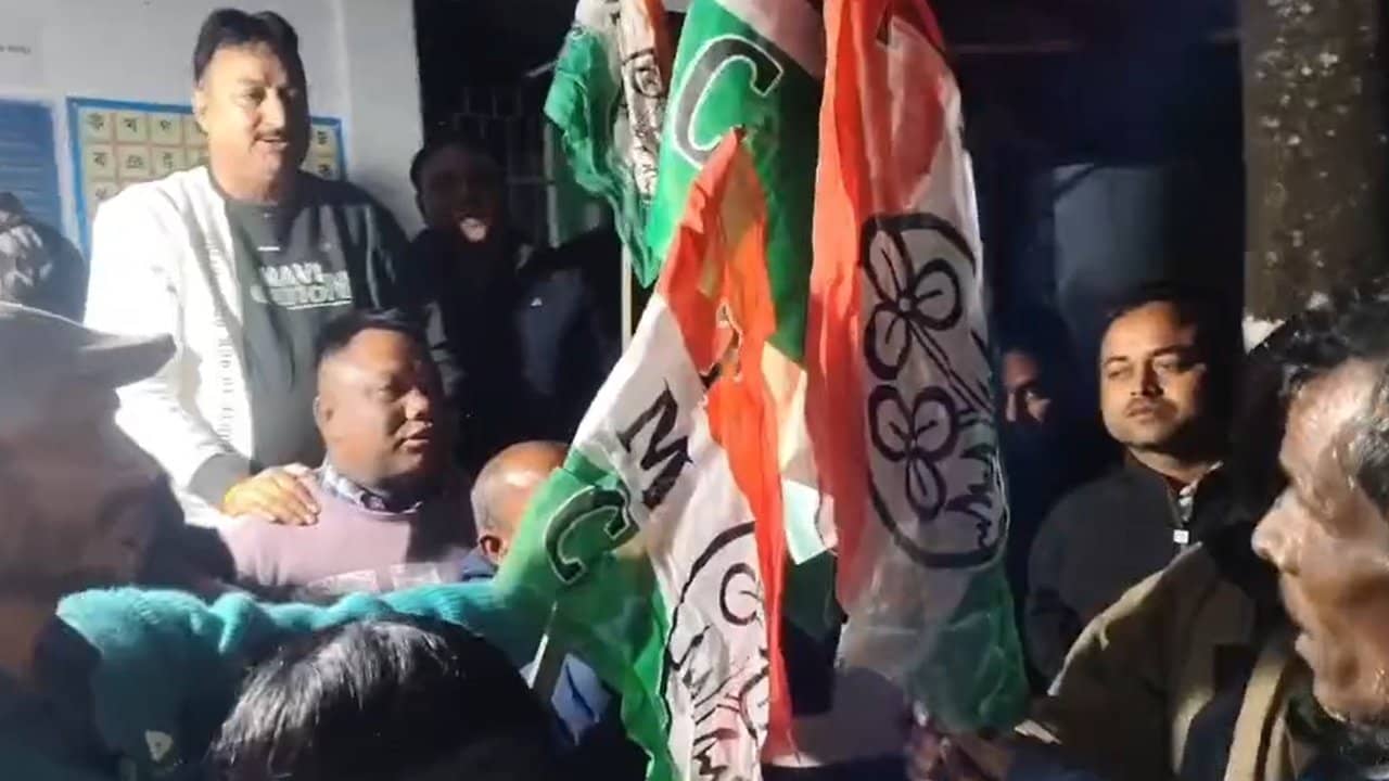 BJP-TMC: উত্তরে ধাক্কা বিজেপির, শতাধিক কর্মী টেনে আরও শক্তি বাড়ল তৃণমূলের