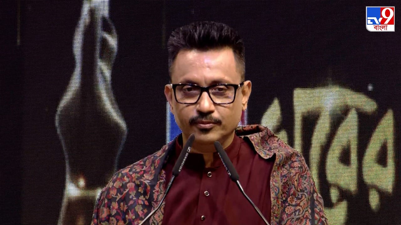 Ghorer Bioscope awards 2025: আমাদের একটাই জীবন বোঝার পর থেকে দ্বিতীয় জীবন শুরু হয়: টিভি৯ নেটওয়ার্কের এমডি ও সিইও বরুণ দাস Ghorer Bioscope awards 2025: আমাদের একটাই জীবন বোঝার পর থেকে দ্বিতীয় জীবন শুরু হয়: টিভি৯ নেটওয়ার্কের এমডি ও সিইও বরুণ দাস