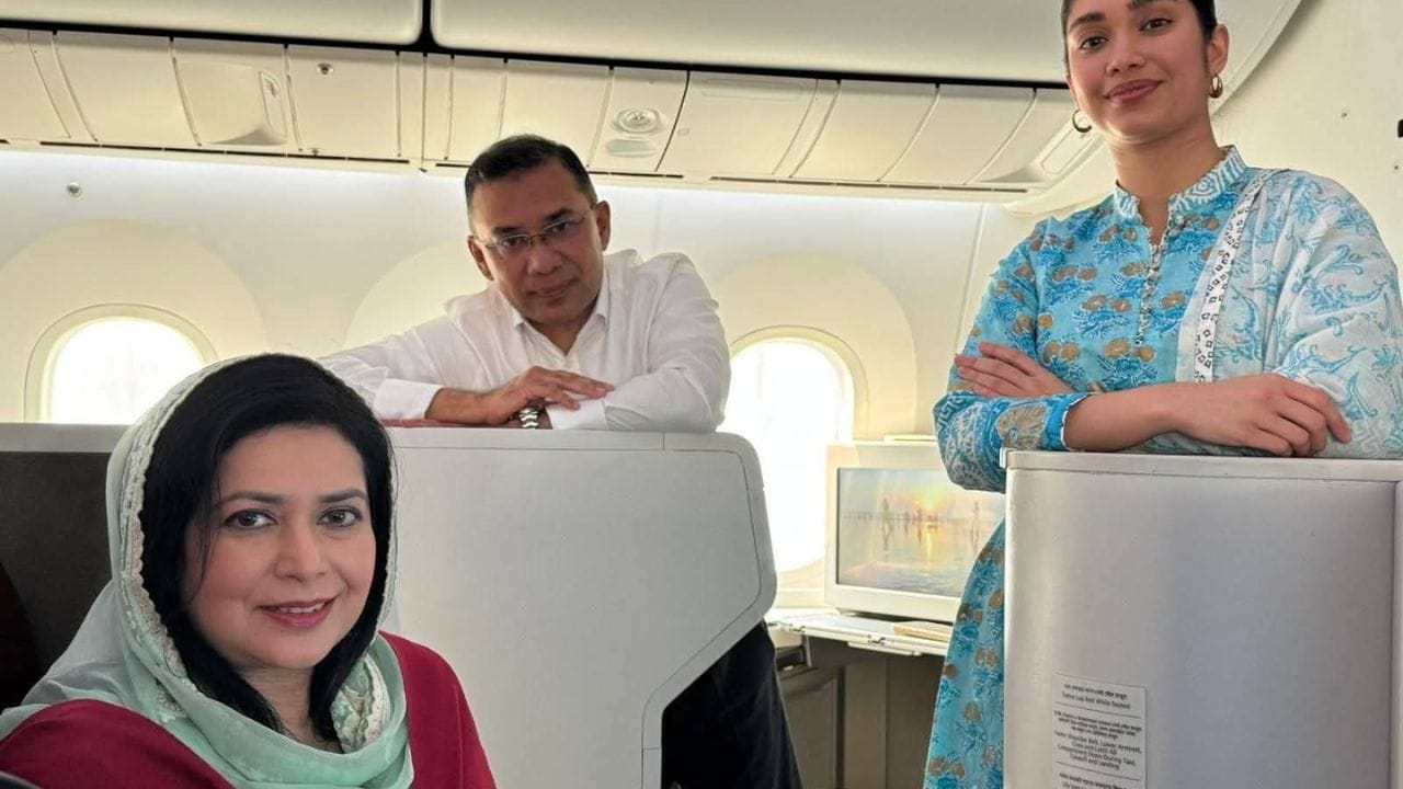 Tarique Rahman in Bangladesh: ১৬ মিনিটের ভাষণ, ‘সিংহাসন’ ছেড়ে প্লাস্টিকের চেয়ার! বাংলাদেশে প্রথম দিন কেমন কাটল তারেকের?