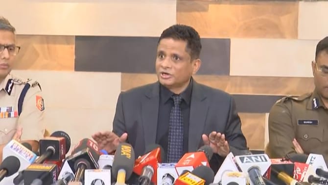 মেসির অনুষ্ঠানে বিশৃঙ্খলা, টাকা ফেরত দেওয়ার কথা বললেন রাজীব কুমার