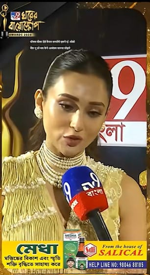 পুরস্কার জিতে খুশি মিমি, কেমন সাজলেন নায়িকা?